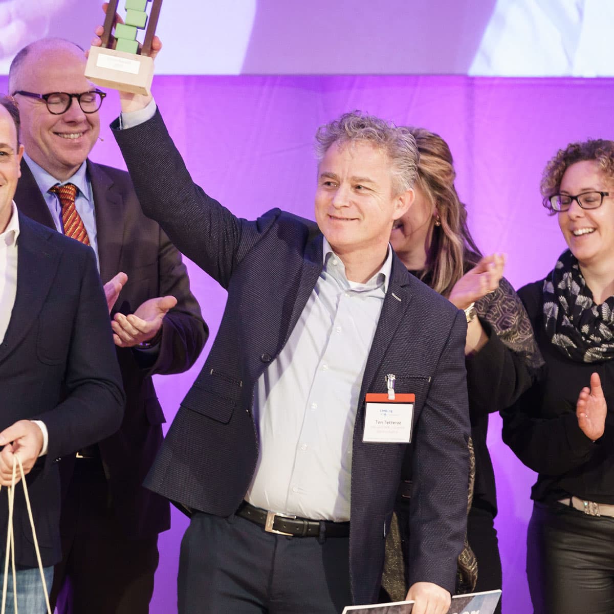 Ton Tetteroo tijdens de uitreiking van een innovatieprijs